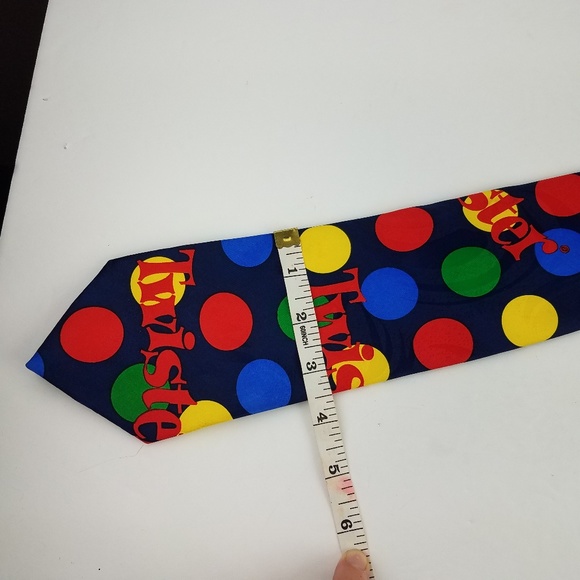 Hasbro Twister Board Game Vintage 1998 Neck Tie - Picture 6 of 8